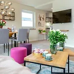 Family Hues Comfortable Holiday Residence