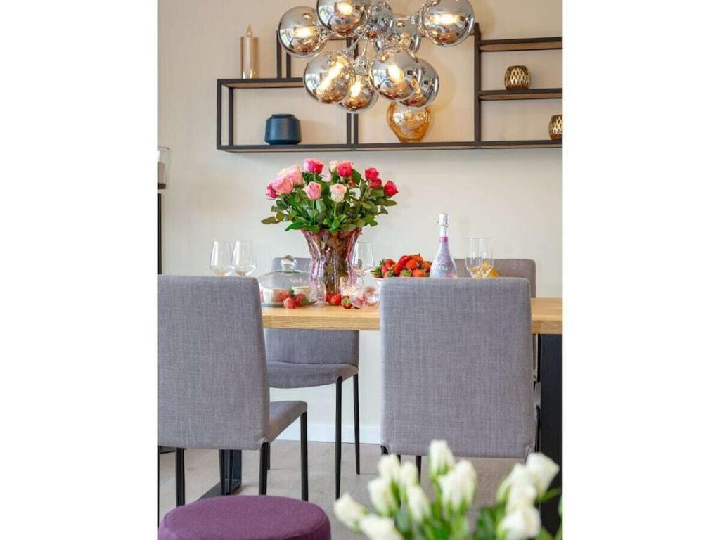 Family Hues Comfortable Ferienhaus *